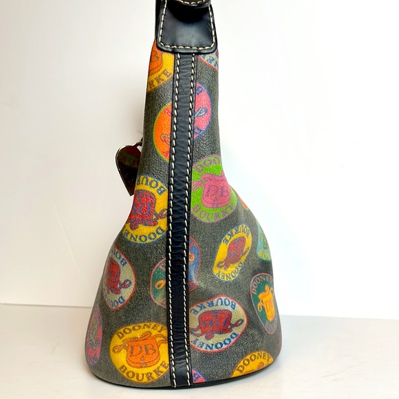 VTG Dooney & Bourke 90’s Y2K Medallion Bucket purse - Picture 3 of 9